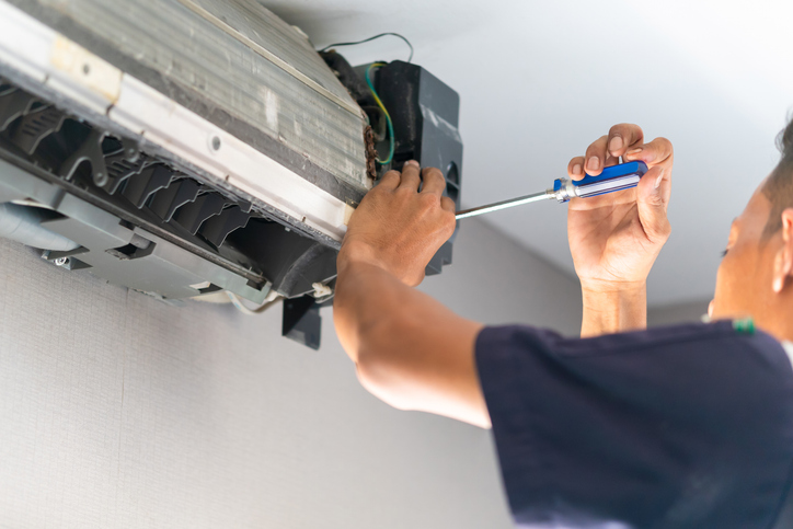 Top Mistakes to Avoid When Booking AC Services